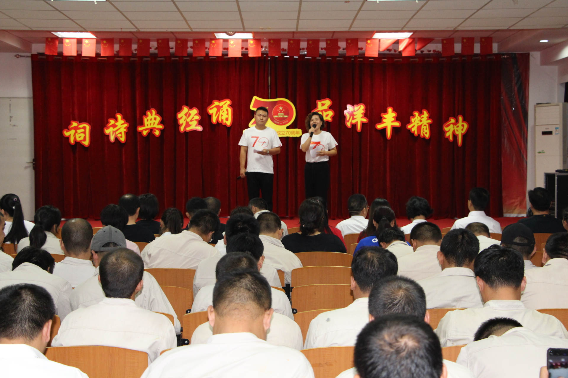 河北皇冠hg1088诗词朗诵会.JPG
